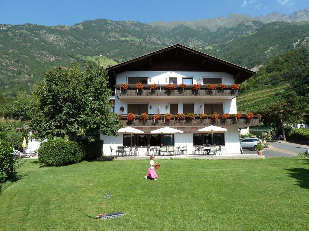 Hotel Schoenblick Naturns Exterior photo