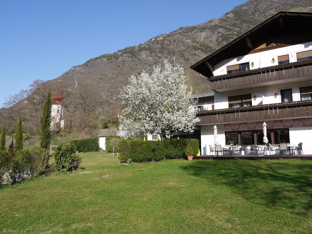 Hotel Schoenblick Naturns Exterior photo